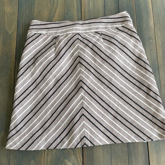 Ann Taylor LOFT Chevron Textured Mini Skirt Pink Black White - Size 10 (R8) - Picture 1 of 9